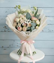 Букет цветов из:  Розы и Лизиантусы в Кусье-Александровский