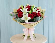 Букет цветов из:  Лилии и Розы в Кусье-Александровский