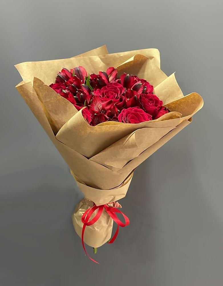 Букет цветов из: Альстромерии и Розы в Кусье-Александровский