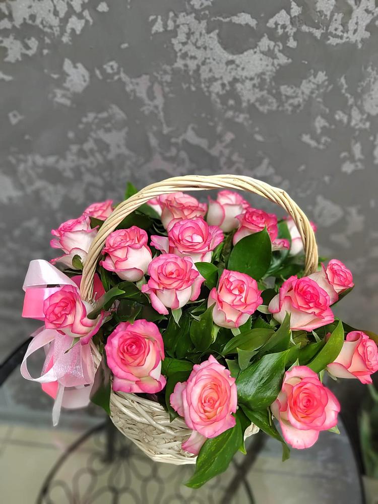 Цветочная композиция из Розы в корзине в Кусье-Александровский