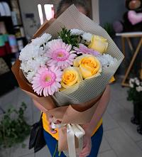 Букет цветов из:  Герберы, Розы и Хризантемы в Кусье-Александровский