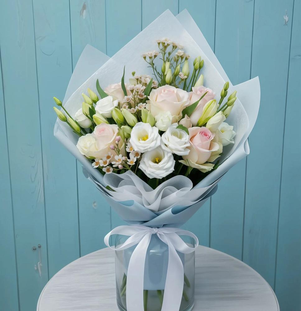 Букет цветов из: Розы и Лизиантусы в Кусье-Александровский