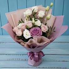 Букет цветов из:  Розы и Лизиантусы в Кусье-Александровский