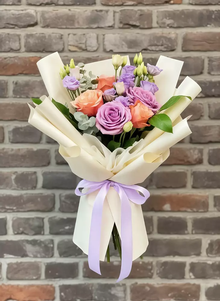 Букет цветов из: Лизиантусы и Розы в Кусье-Александровский