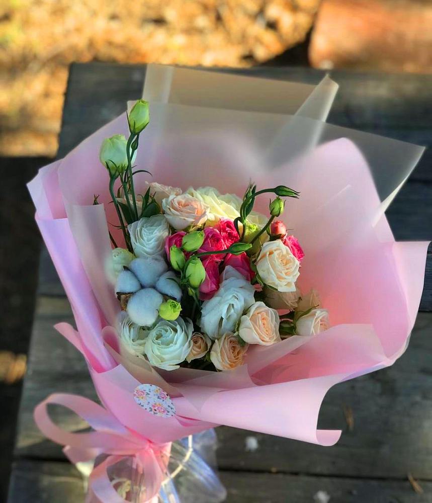 Букет цветов из: Розы и Лизиантусы в Кусье-Александровский