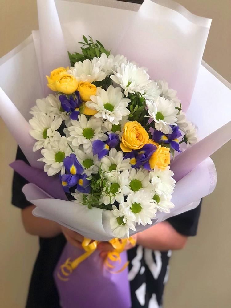 Букет цветов из: Ирисы, Хризантемы и Розы в Кусье-Александровский