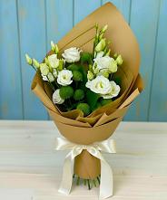 Букет цветов из:  Хризантемы и Лизиантусы в Кусье-Александровский