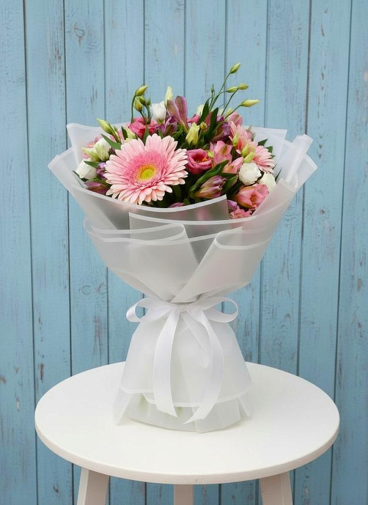 Букет цветов из: Герберы, Альстромерии и Лизиантусы в Кусье-Александровский