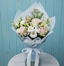 Букет цветов из:  Розы и Лизиантусы в Кусье-Александровский