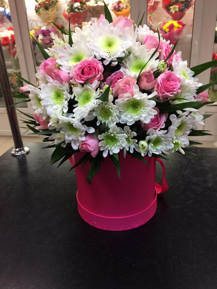 Цветочная композиция из Розы и Хризантемы в шляпной коробке в Кусье-Александровский