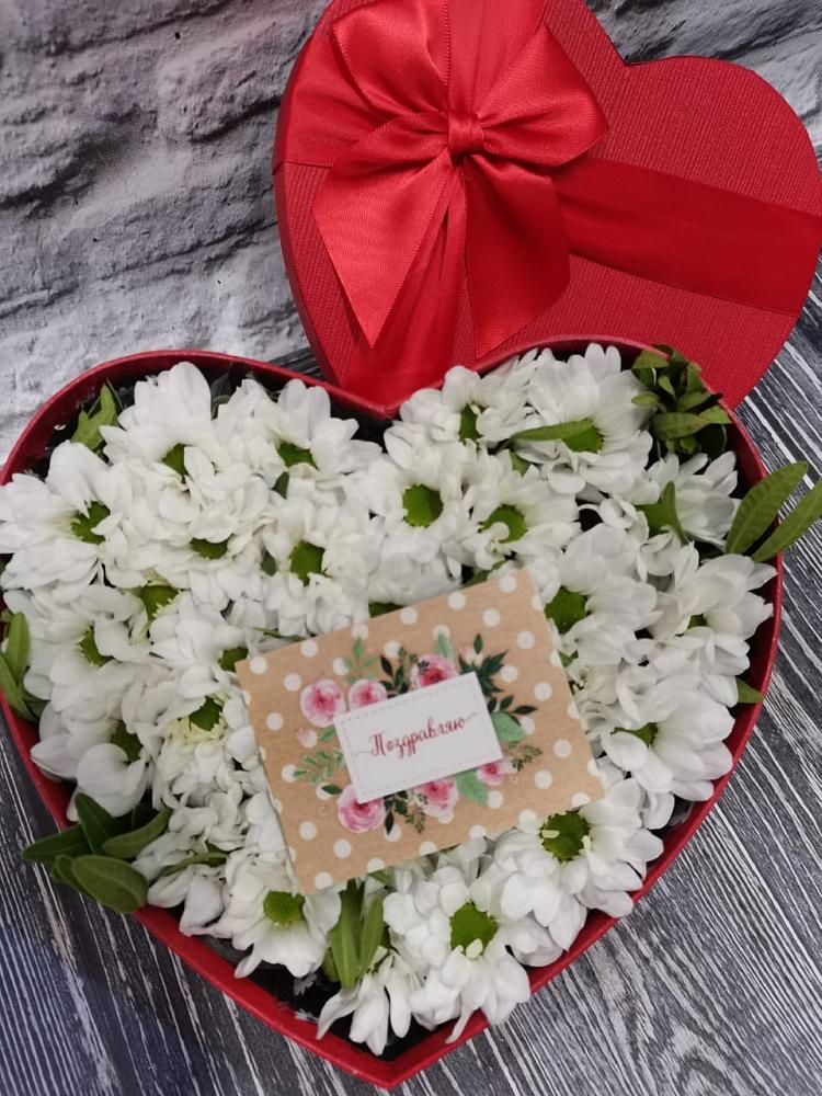 Цветочная композиция из Хризантемы в виде сердца в Кусье-Александровский