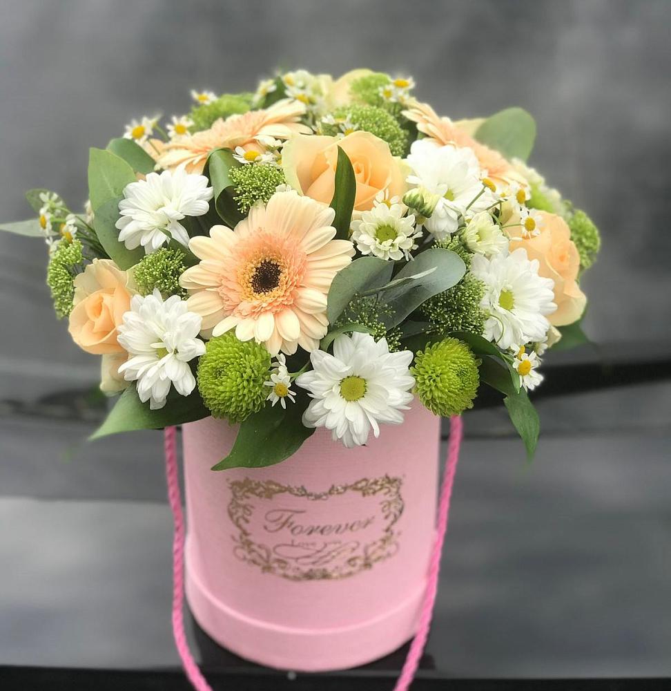 Цветочная композиция из Розы, Герберы и Хризантемы в шляпной коробке в Кусье-Александровский