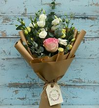 Букет цветов из:  Розы и Лизиантусы в Кусье-Александровский