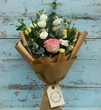 Букет цветов из:  Розы и Лизиантусы в Кусье-Александровский