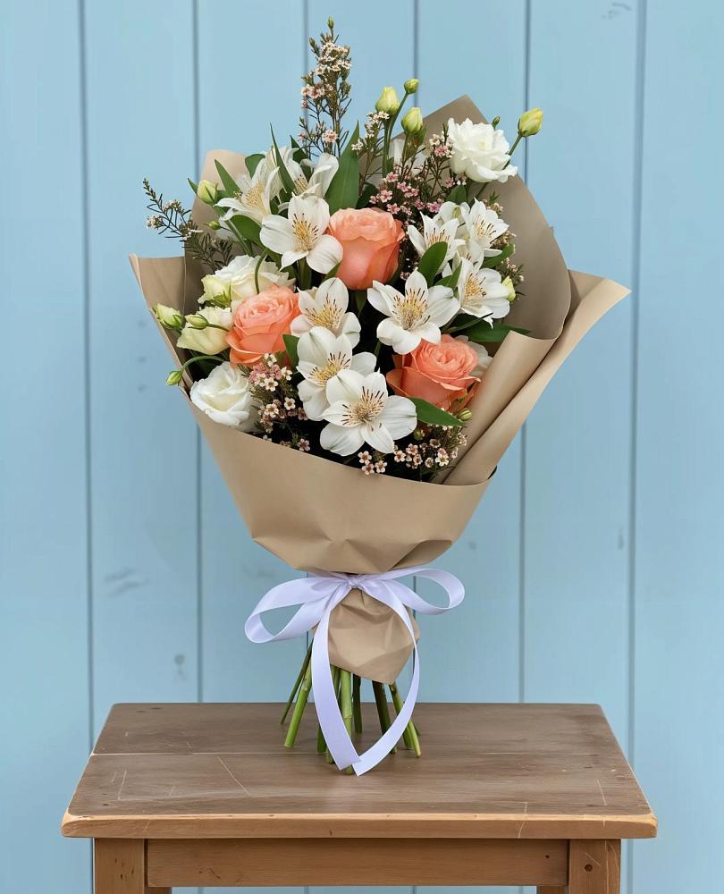 Букет цветов из: Альстромерии, Лизиантусы, Розы и Хризантемы в Кусье-Александровский